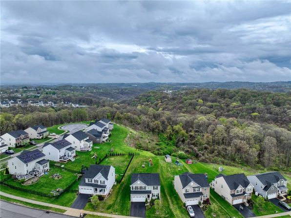 605 Saddle Ct, Coraopolis, PA 15108
