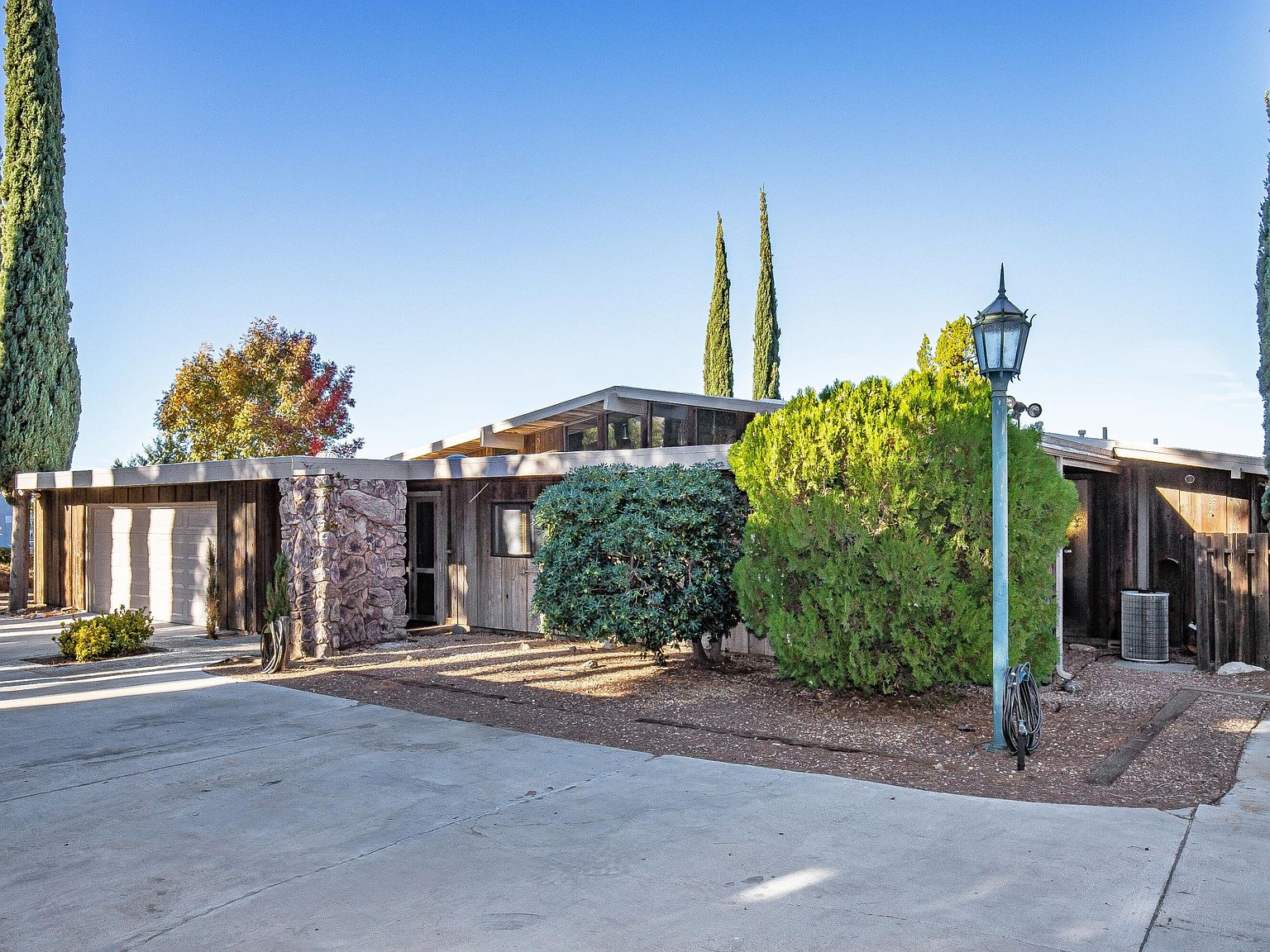 145 Lakeview Dr, Palmdale, CA 93551 | Zillow