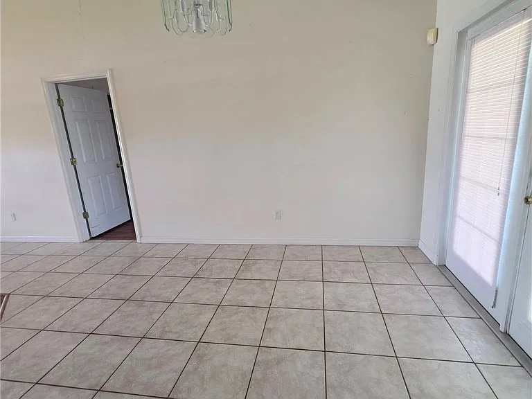 216 Chicago Way NE — Photo 6