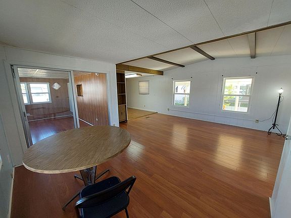 4th image of 2929 Saralake Dr S