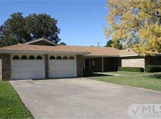 1202 Anetta St, Bowie, TX 76230