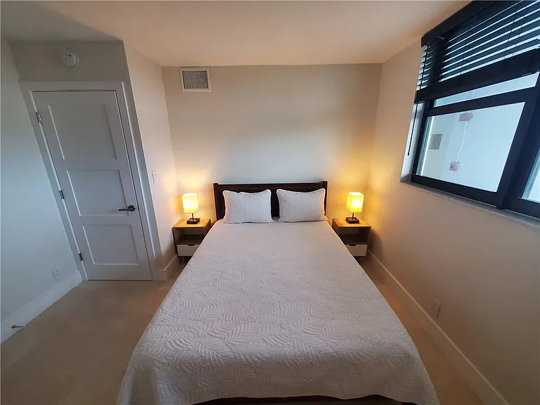 1401 N Riverside Dr #807 — Photo 38
