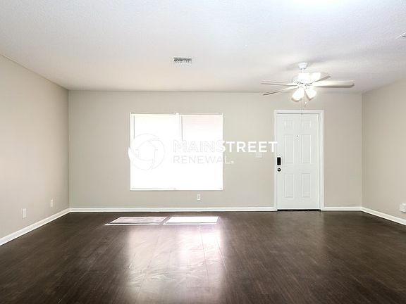 4th image of 7109 Glenwood Dr
