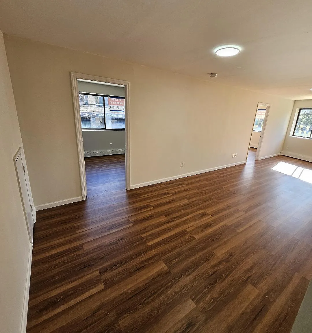 3 bed, 1220 sqft, $3,100 — Photo 1