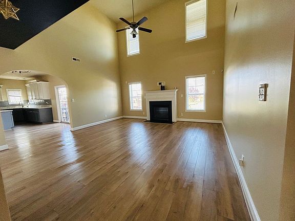 2nd image of 3504 Castlefield Ln