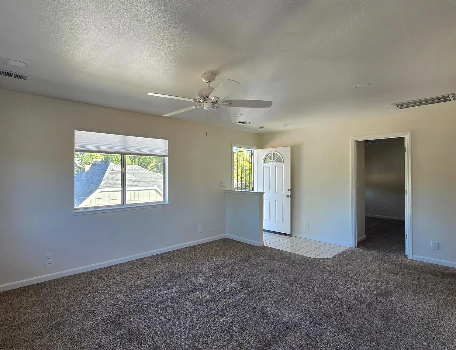 2 bed, 900 sqft, $2,400 — Photo 3