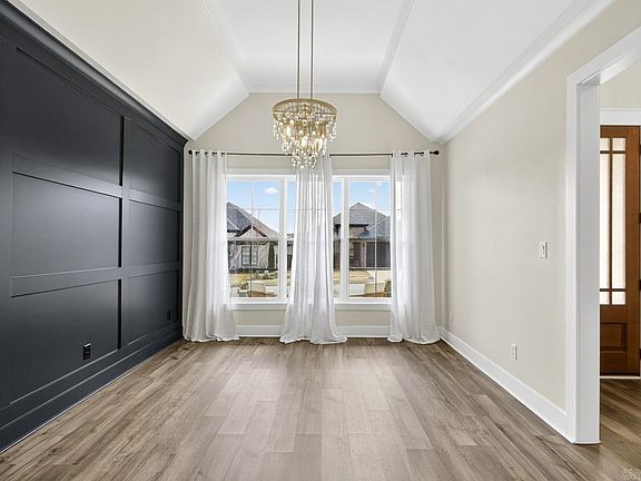 5th image of 8 Short Leaf Ln