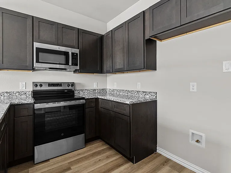 3329 Eastland St — Photo 8