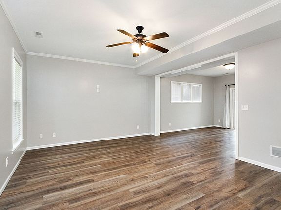 3rd image of 2621 Valentine Ln