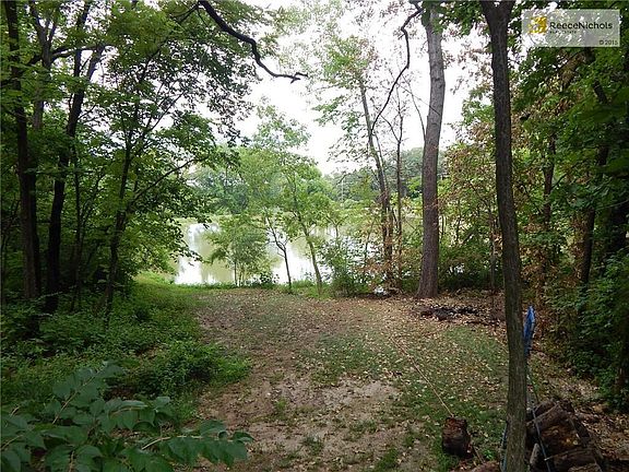 3rd image of 15904 Meadow Ln