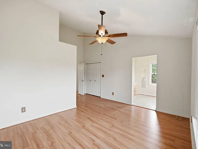 8715 Delcris Dr — Photo 19
