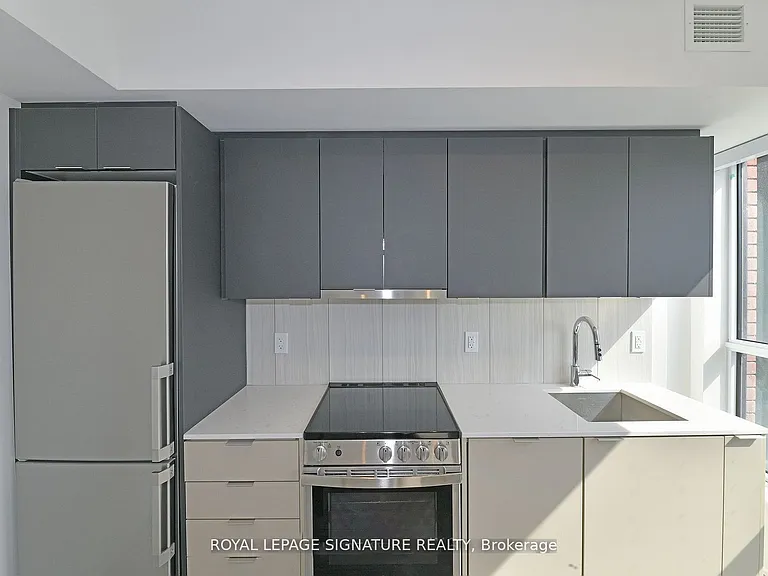8 Tippett Rd #319 — Photo 5