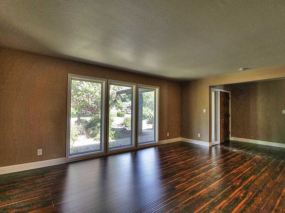 4th image of 387 E Everglade Ave