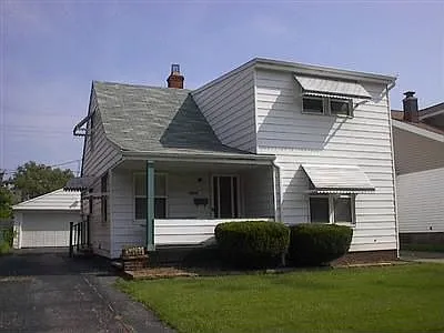 1604 Amberley Ave photo 1
