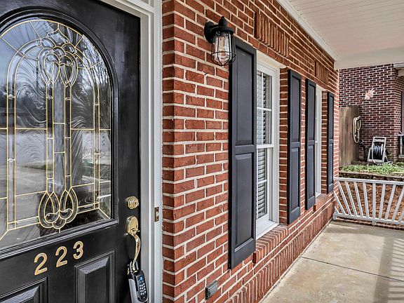4th image of 223 Ivy Park Ln
