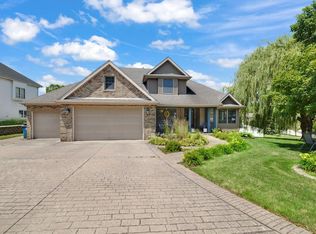 1320 Tanglewood Ct, Crown Point, IN 46307