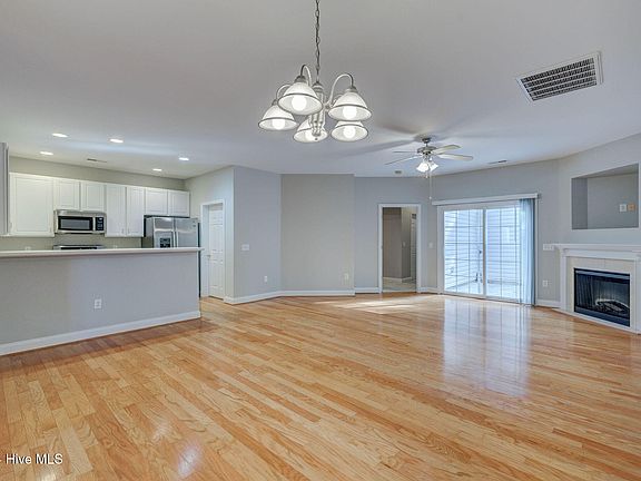 3rd image of 1602 Honeybee Lane
