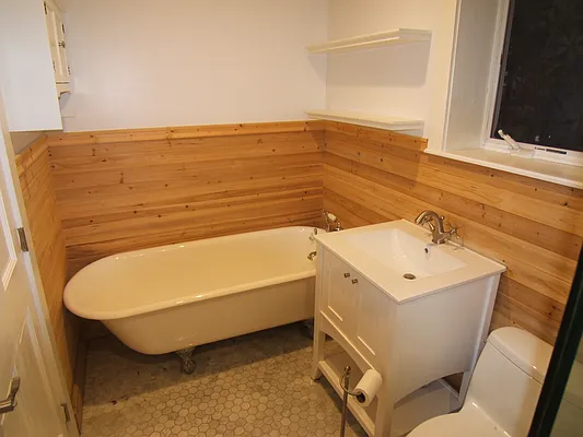 Rented by Joel Weisz, LREB | media 16