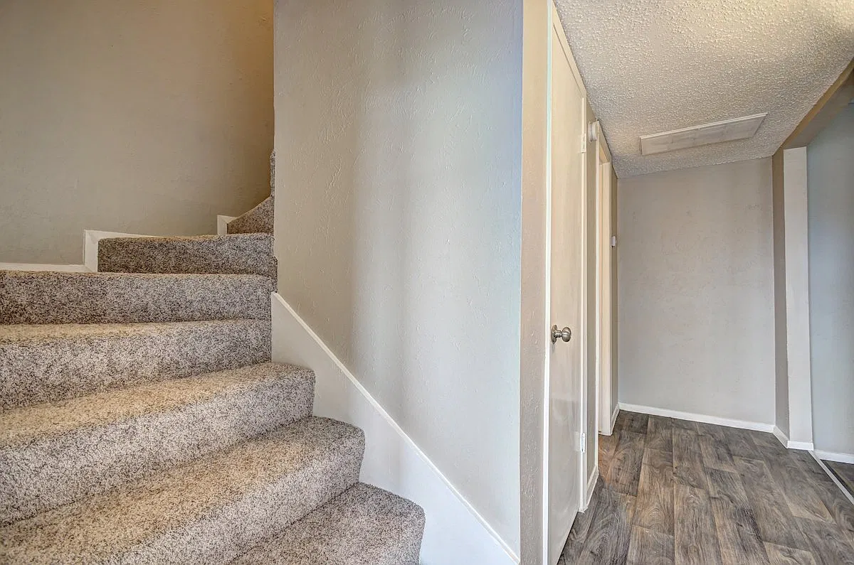 2 bed, 1.0 bath, 1550 sqft, $1,700 — Photo 2