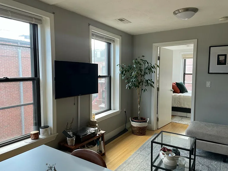 Charter St — Photo 3