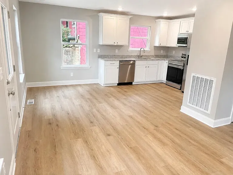 2620 E 21st St — Photo 5