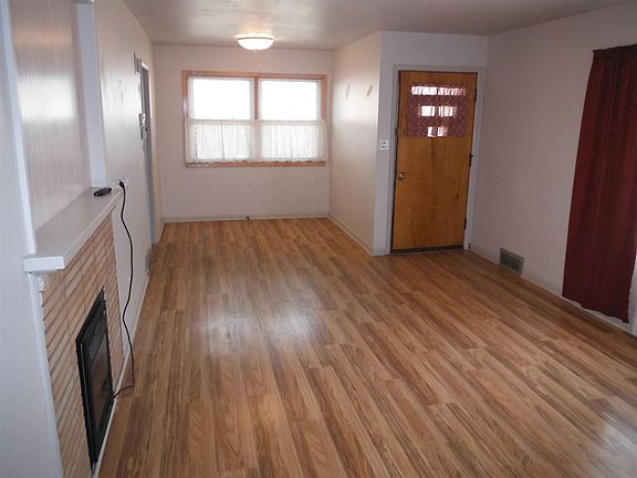 3rd image of 205 Robinson St