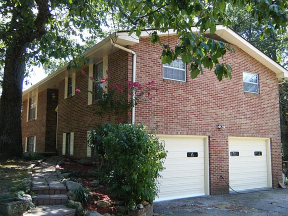 2nd image of 923 Greenhill Dr