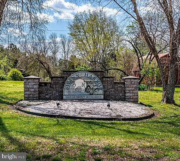 1st image of 20 Lakeview Dr