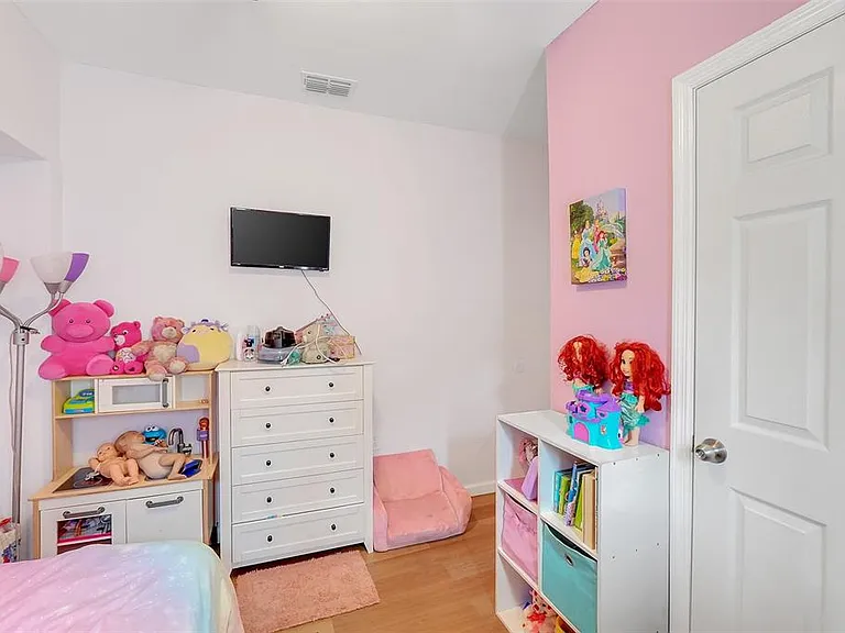 1313 4th St NE — Photo 15