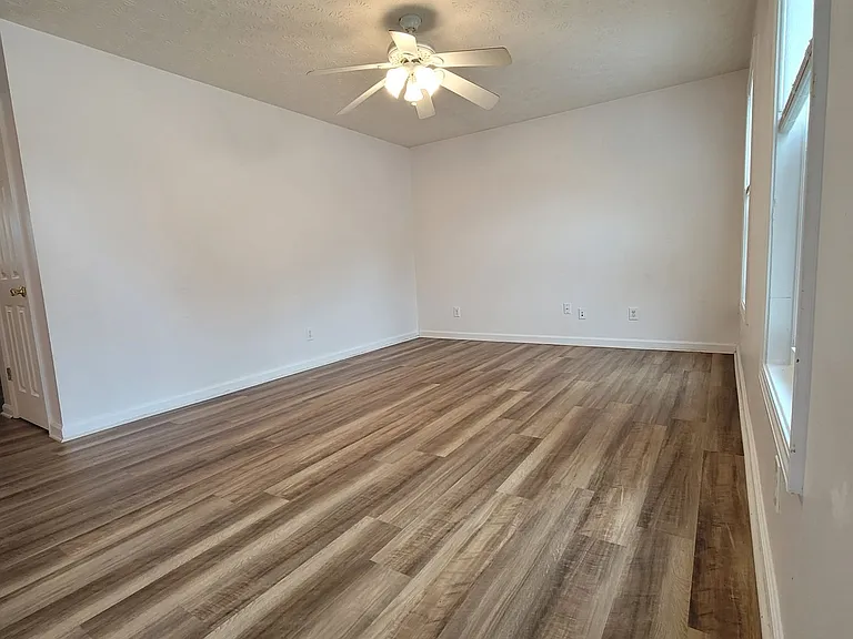 160 2nd St #110 — Photo 8