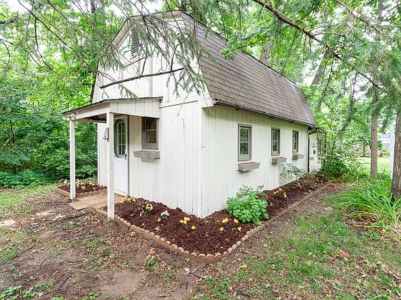 2nd image of 35851 Jay Dr