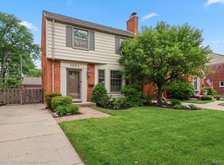 1234 Hampton Rd, Grosse Pointe Woods, MI 48236