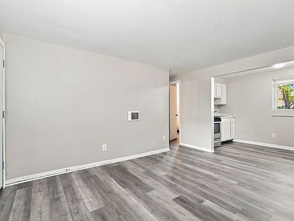 5th image of 141 Stevens Ave
