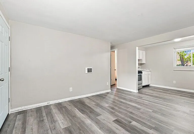 141 Stevens Ave — Photo 5
