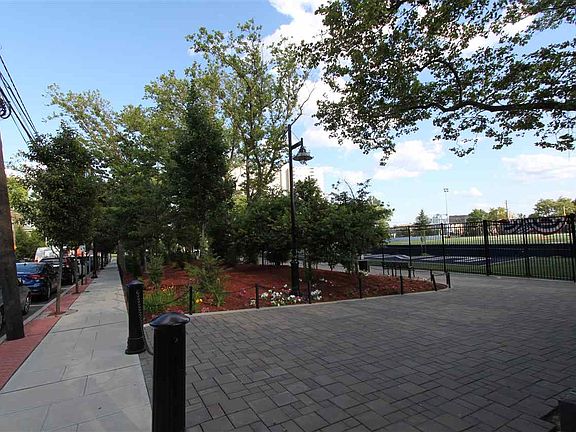 4th image of 201 New York Ave