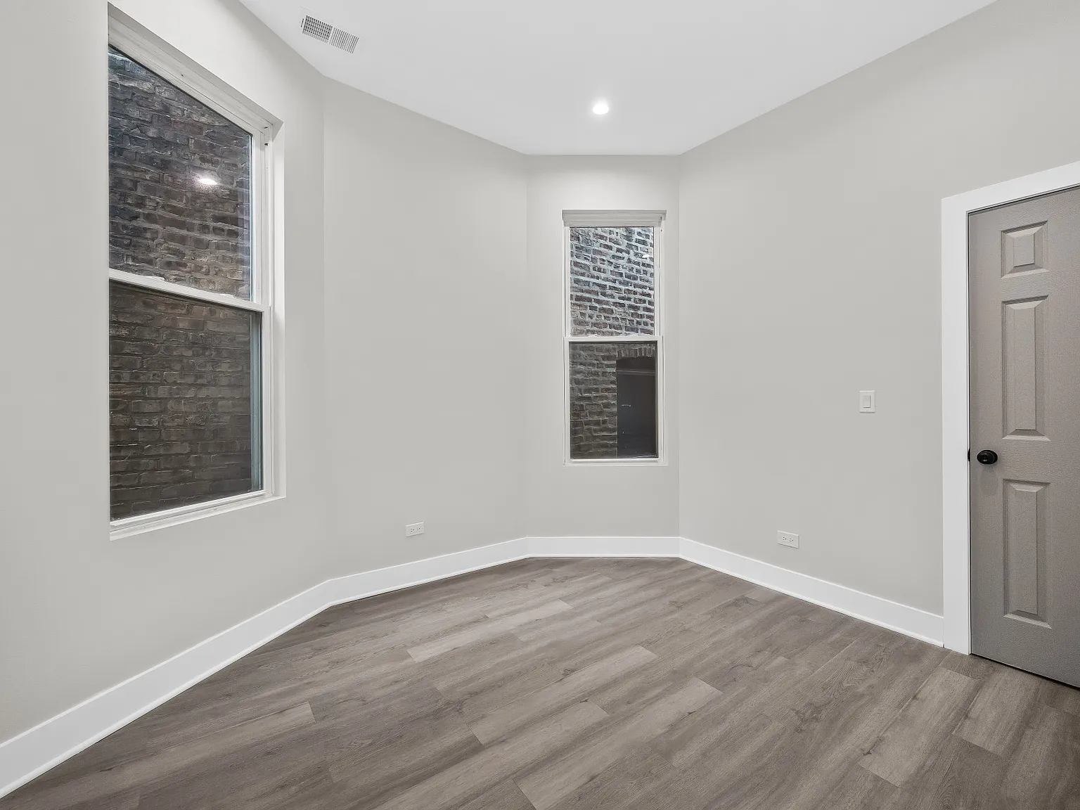 3 bed, 1200 sqft, $1,800 — Photo 4