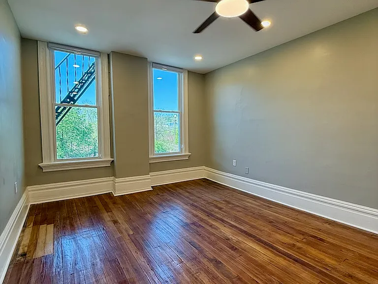 906 Penn Ave — Photo 13