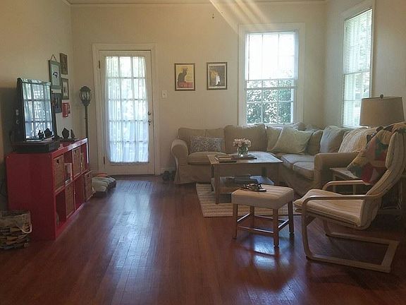 5th image of 2081 Hollydale Ave