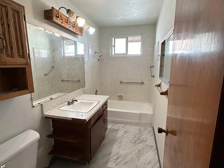 25 Fano St #A — Photo 8