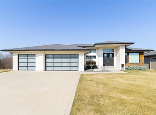 3120 Whitepine Ct, Waukee, IA 50263