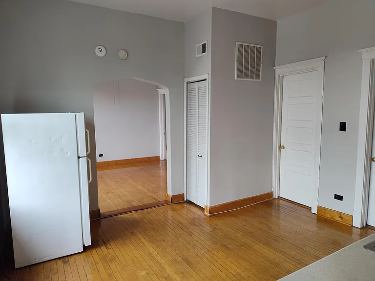 1853 W 37th St #2 — Photo 3