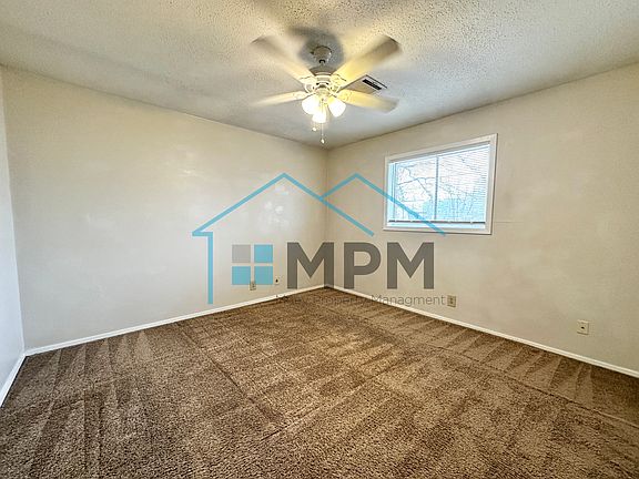 5th image of 303 Woodlawn Dr Unit B