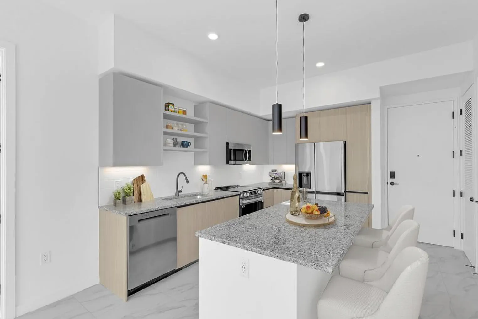 Studio, 687 sqft, $2,082 — Photo 1