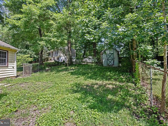 3rd image of 6702 Thomas Ct