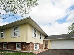 656 Springfield Ct, Roselle, IL 60172