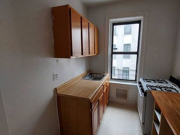 4th image of 1048 Union St #5B