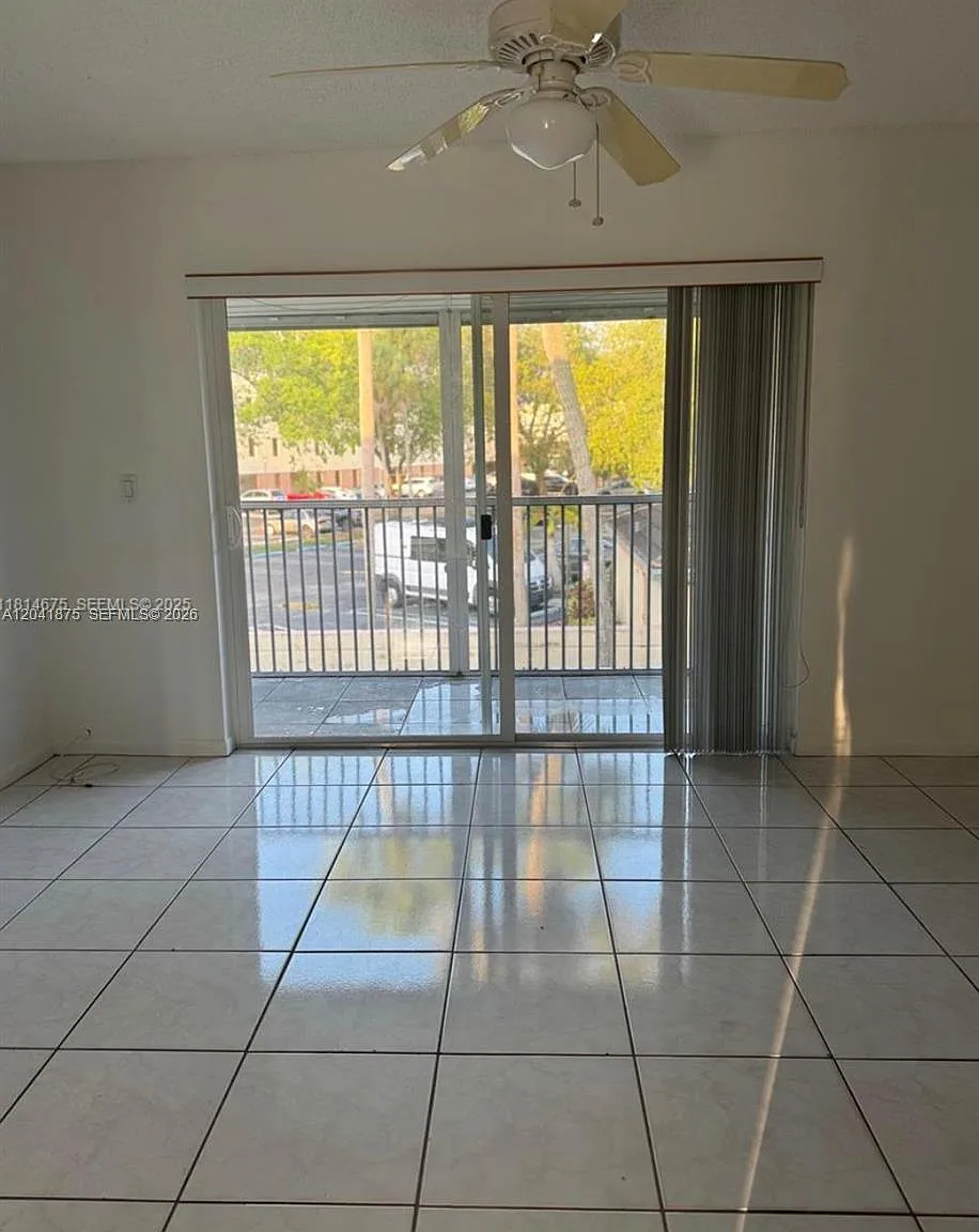 Palm Village Condo — Photo 2