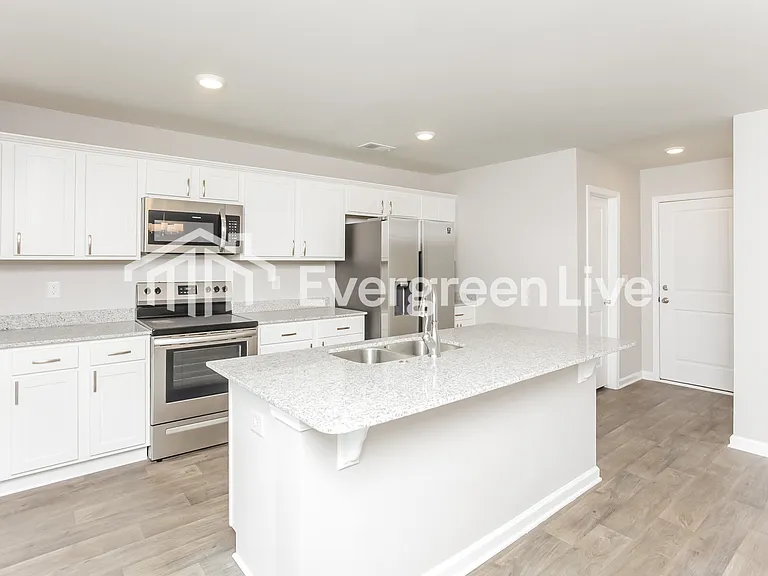 805 Vanguard St — Photo 6