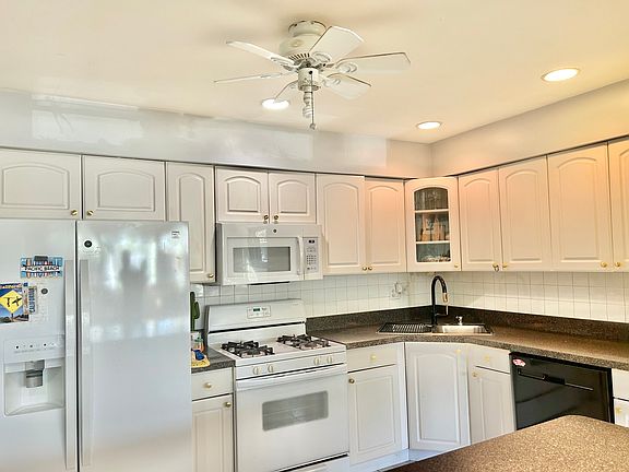 5th image of 10137 Hartford Ct APT 3C