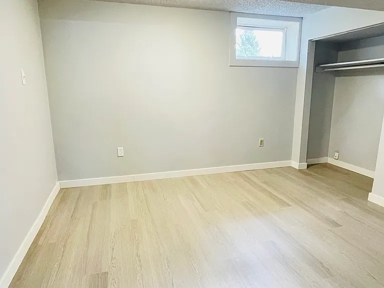 536 Northmount Dr NW #B — Photo 9
